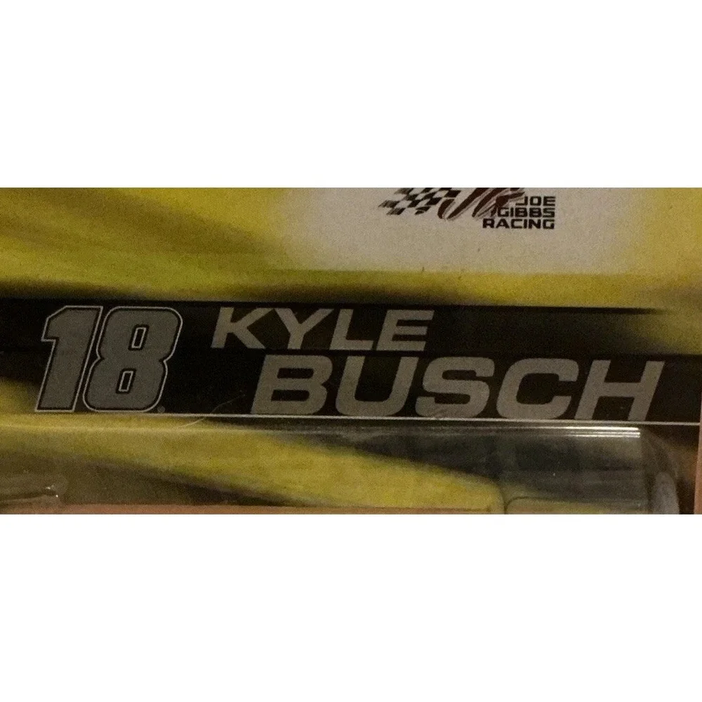 2008 Kyle Busch #18 M&M's COT 1/64 Nascar Action Platinum Series Diecast NEW
